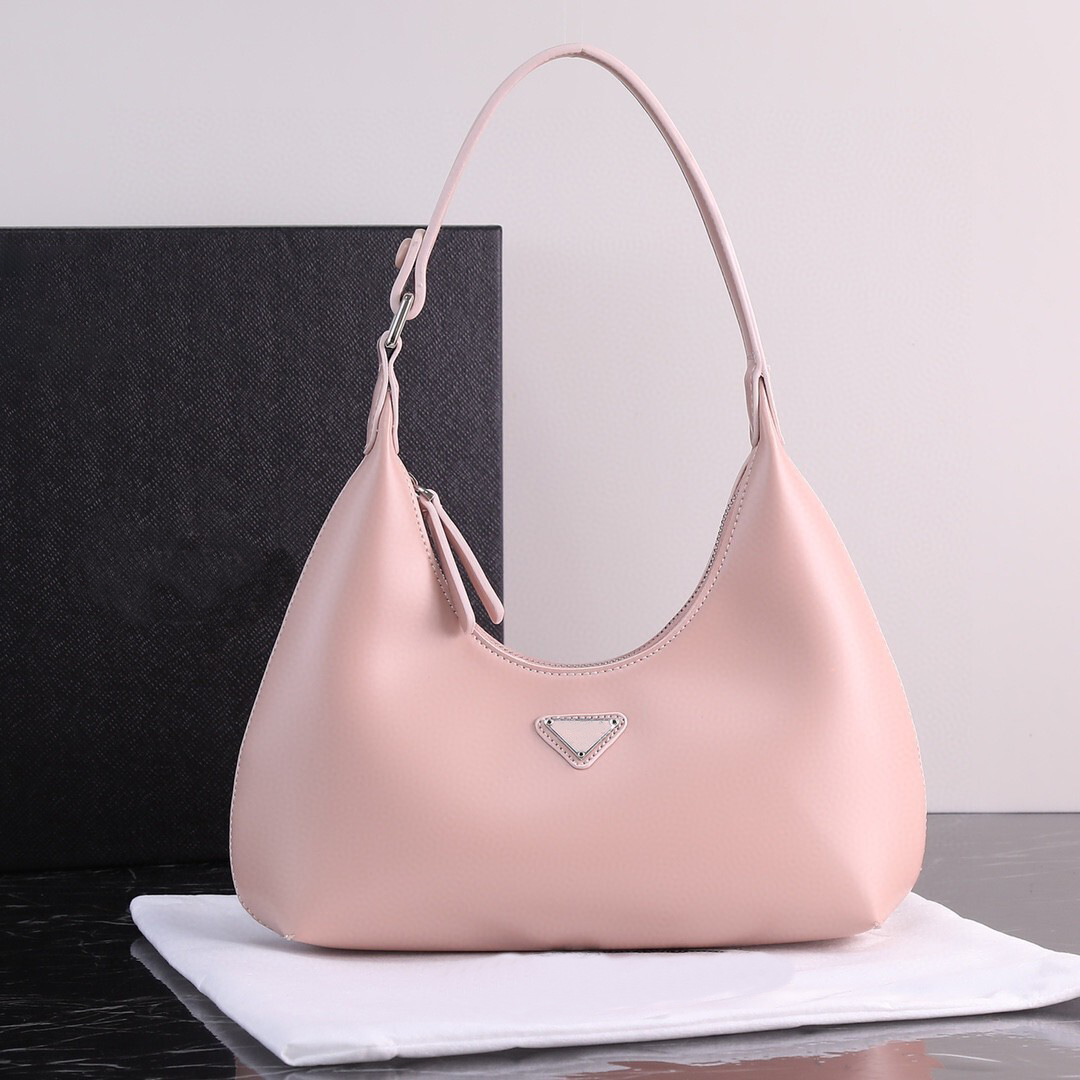 Designer bag Black crescent bag High quality leather women's shoulder bag Soft fabric Fashion shoulder bag Underarm luxury bag Women's banquet travel small bag668