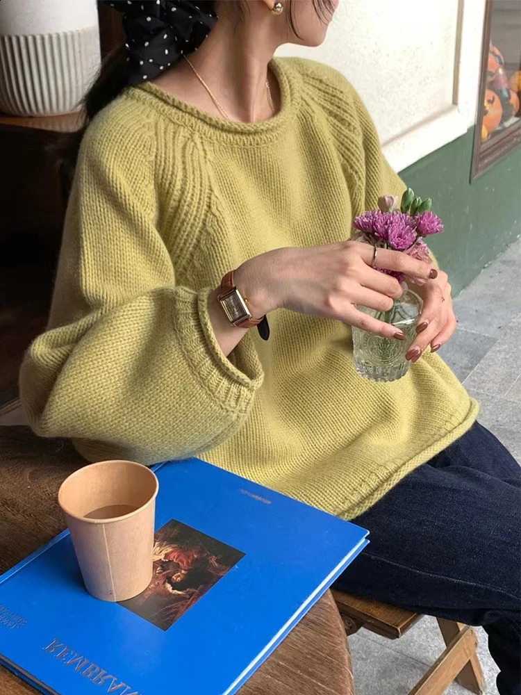 Women Loose and Lazy Wind Chic Sweater Knitted Pullovers Korean Style Soft Oneck Allmatch Autumn Winter Vintage Sweaters 250911