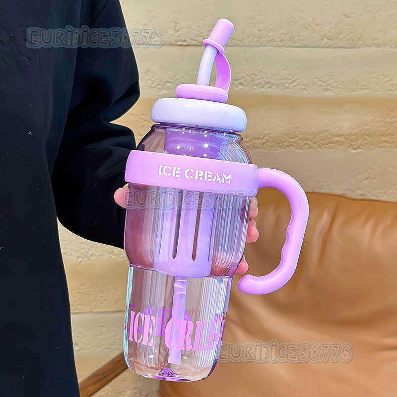 Summer Water Bottle Plastic Cup Ton Bucket Milk Tea Cup Cup Outdoor Portable Cute Straw Cup H250911