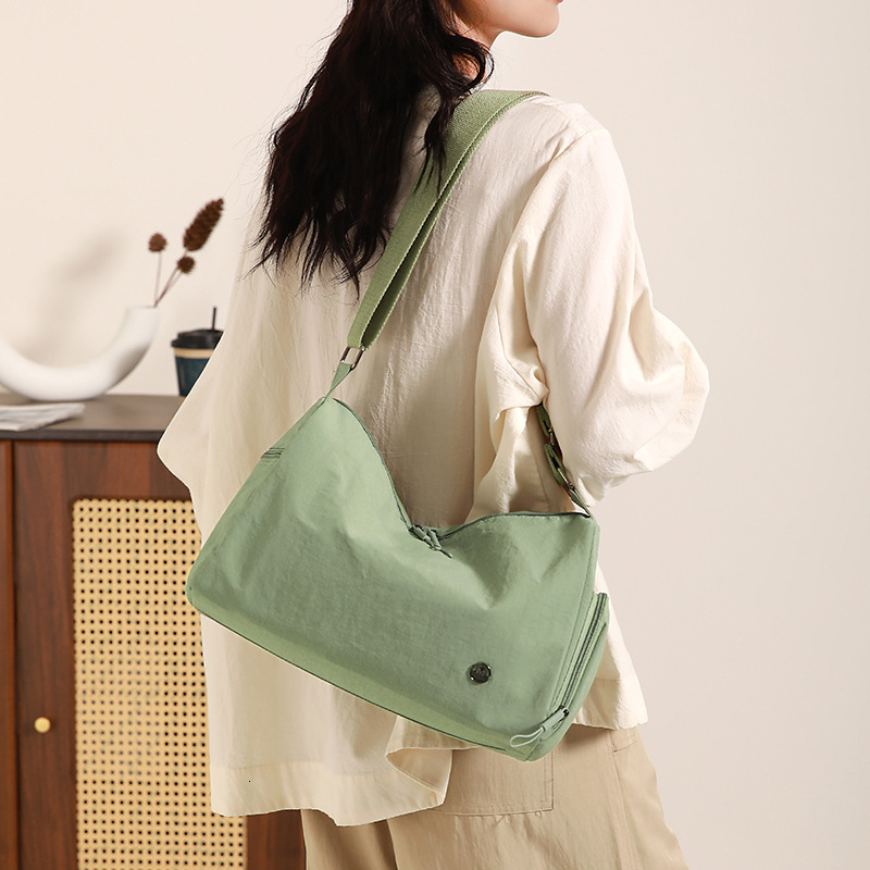 Large Capacity Storage Crossbody Bag Designer Bag Luxury Bag Solid Free Shipping Color Simple Boston Pillow Bag Nylon Lightweight Artistic Versatile S