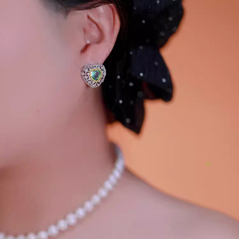 Choucong Stud Earrings Vintage Jewelry 925 Sterling Silver Heart Cut Emerald CZ Diamond Gemstones Party Elegant Women High Quality Women Wedding Earri