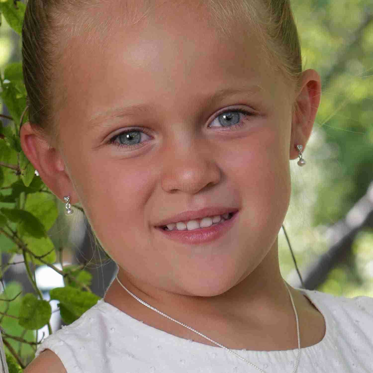 Moments Girls Sterling Silver Earring with Drop Cultured Pearl and Screw BacksW250911