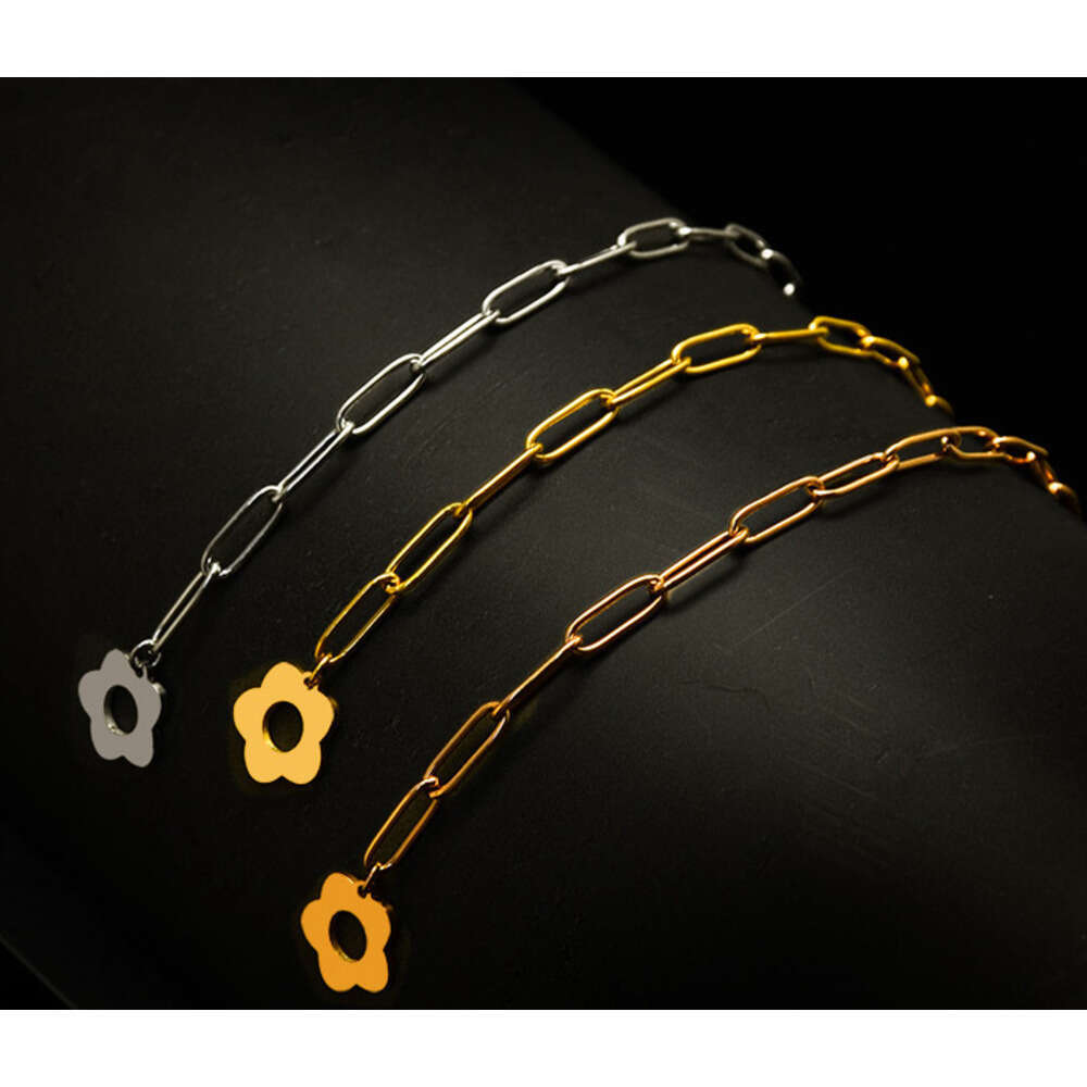 Ins Twenty Only Same Style Xiao Zouju Flower Versatile Bracelet Titanium Steel Gold-Plated Jewelry E124