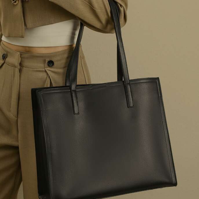 2025 New Commuter Tote Bag Large Capacity Women's Shoulder Handbag Designer Bags Stylish Trendy Briefcase