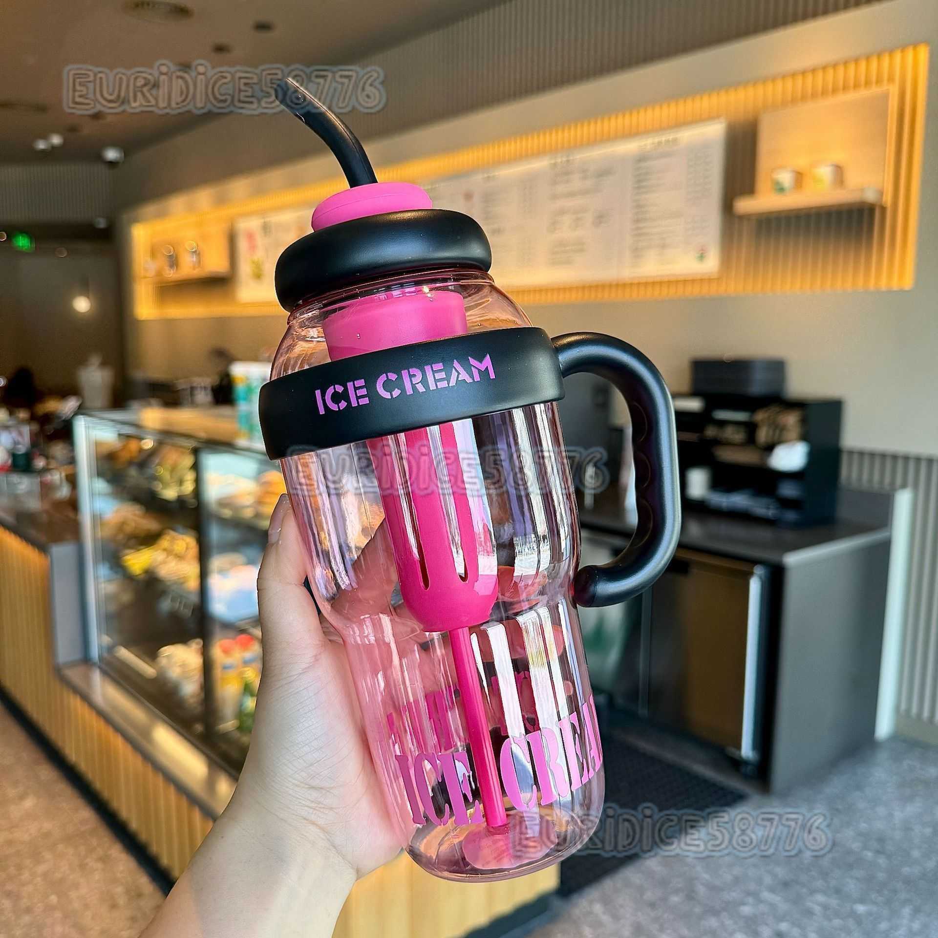 Summer Water Bottle Plastic Cup Ton Bucket Milk Tea Cup Cup Outdoor Portable Cute Straw Cup H250911