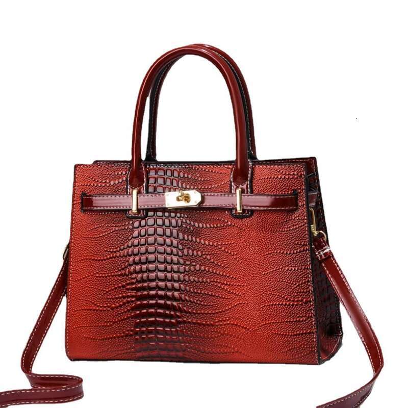 Niche Design High-End Sense Large Capacity Women's Green Bag Light Trendy Brand Crossbody Handbag