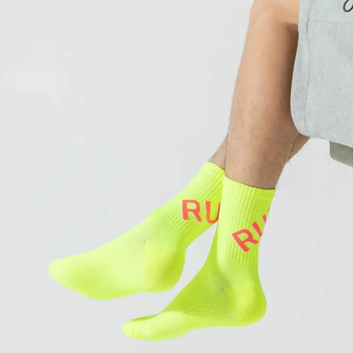 1 Pair Of Running Socks For Men And Women Crew Fitness pressure socks Sports Bright Color Breathable Marathon Basketball Sock D250911