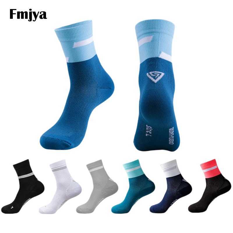 Men Outdoor Sports Elite Socks Breathable Cushion Middle Tube Marathon Running Fitness Gym Training Crew Cycling Socks D250911
