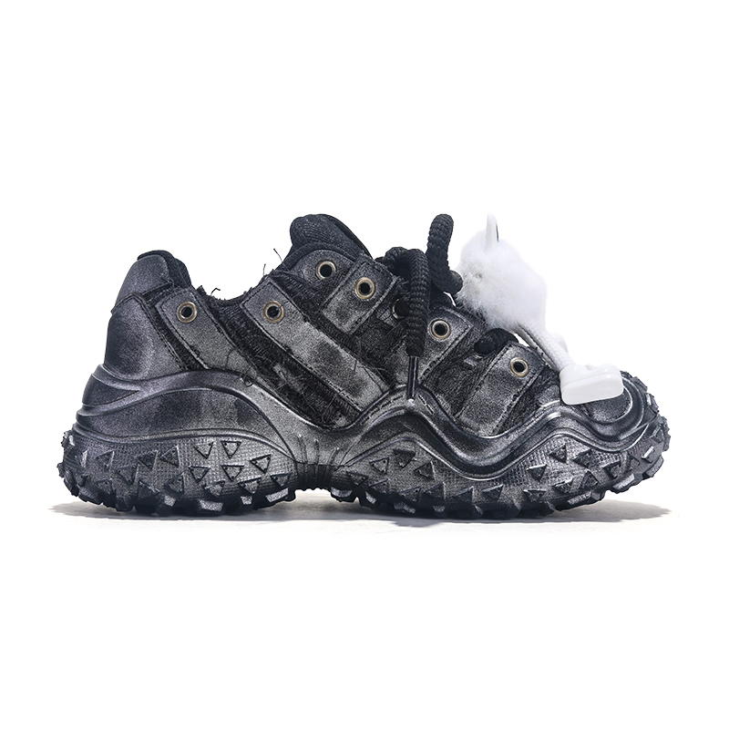 Trendy height increasing shoes for women in autumn and winter 2025, versatile casual sports dad shoes, tire sole soft soled shoes, designer shoes