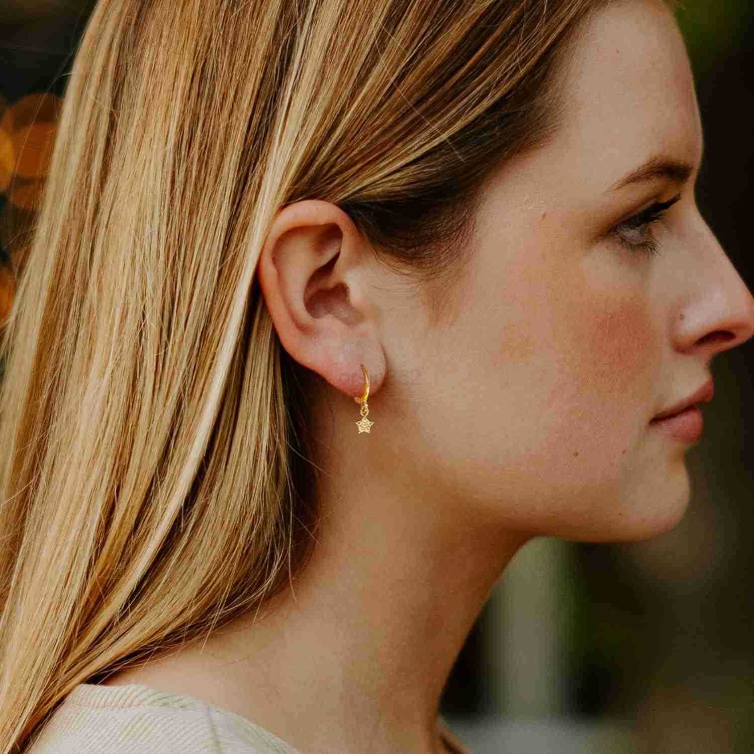 Huggie Earrings for Women 14K Gold Plated Beach Sea Drop Dangle Earrings Starfish Butterfly Moon Star Seashell Beachy JewelryW250911
