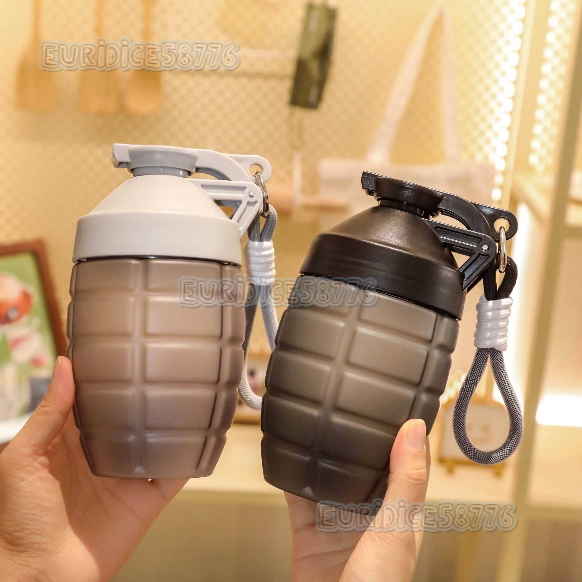 Creative Shaker Cup with Handle for Protein Powder and Milkshake Plastic Cup for Summer Sports and Fitness 600ml Pineapple Cup H250911