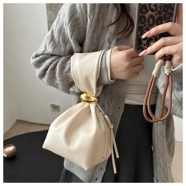 Retro Pleated Womens Small Handbags Luxury Soft Pu Leather Ladies Bucket Clutch Shoulder Bags Fashion Vintage Female Purse W250911