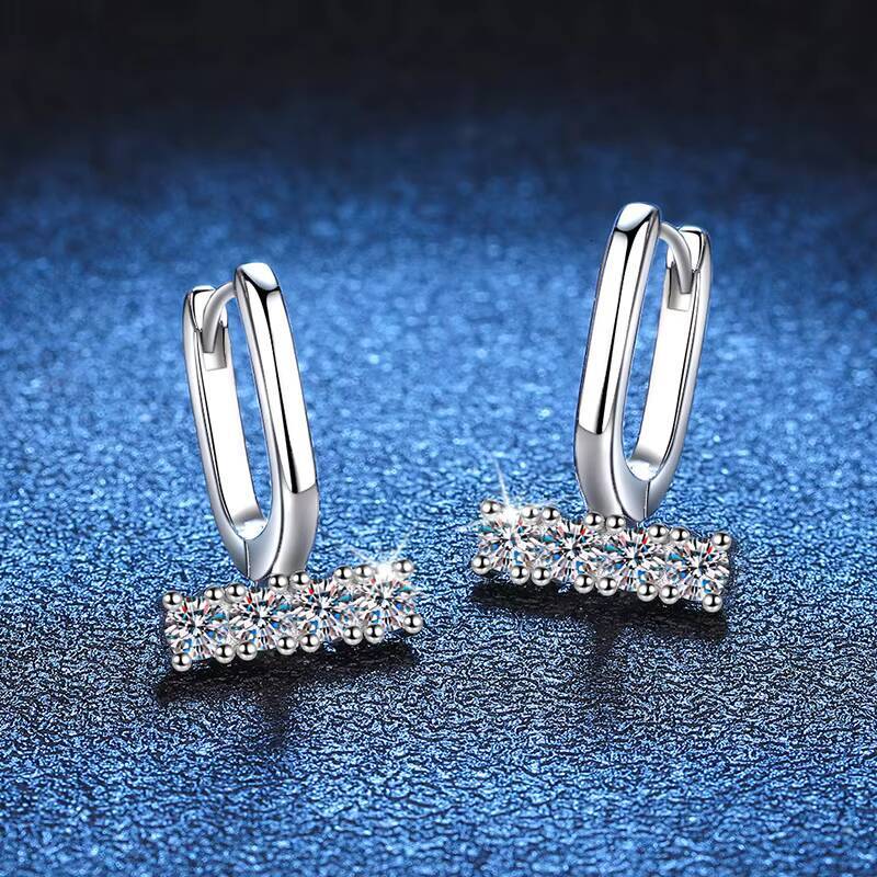 Single Drill 08 Carat Moissanite Ushaped Earrings Plated 18K White Gold 925 Sterling Silver Women Girls Stud Earring