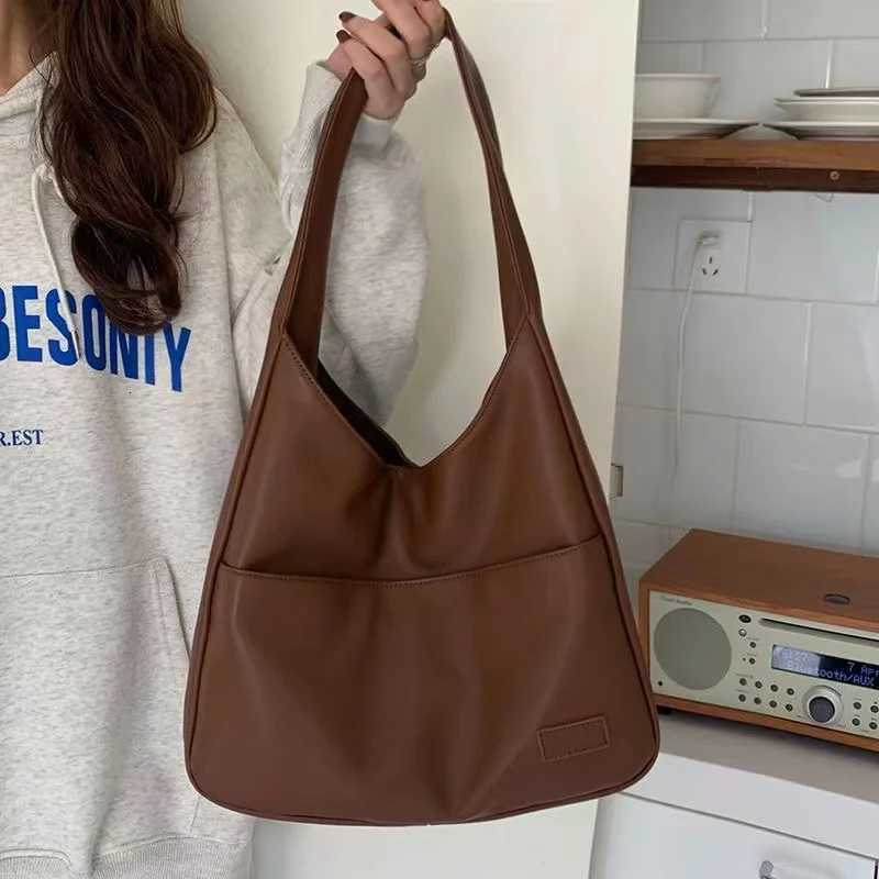 Large capacity tote bag new black leather simple casual commuting womens bag fashionable and versatile single shoulder bag W250911