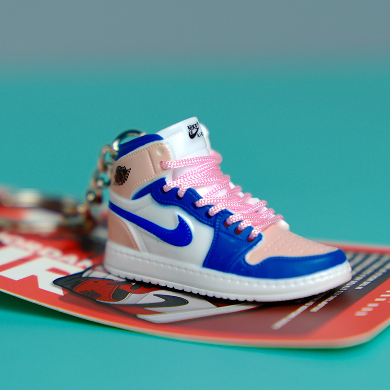 Sneaker Keychains Miniature Sneaker Shoe Charm Collectible Backpacks Car Keys Gift Sports Fan Accessories Decorative Keyring