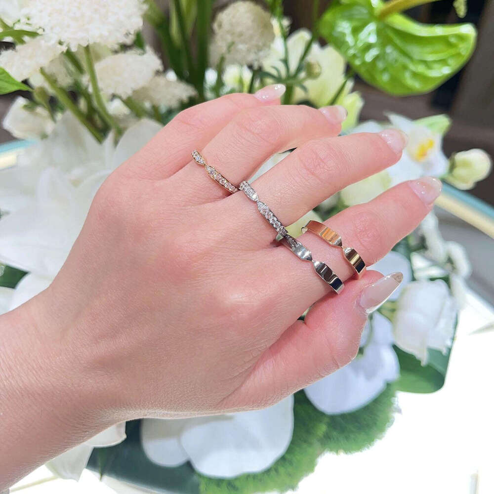 Shangjiamian Love Double Pointed Ring for Women Rose Gold Versatile Fashion Light Luxury Diamond V-shaped Couple Rings Geometric