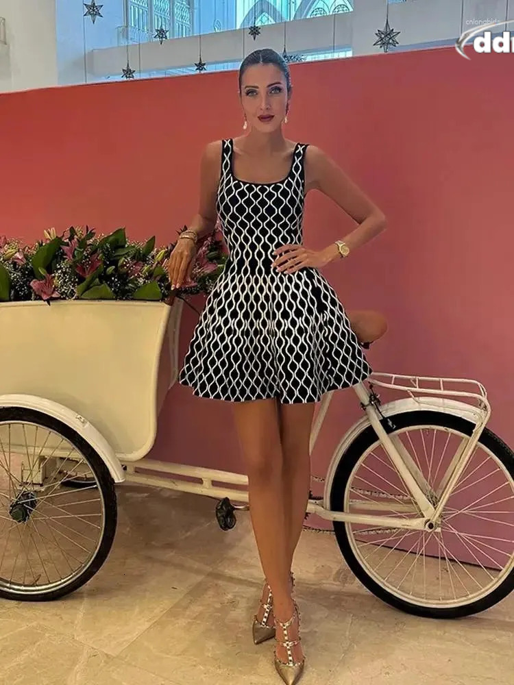 Casual Dresses Women Fashion Plaid Side Pocket Knitted Mini Dress Elegant Backless Sleeveless Pleated A-line 2024 Party Sexy Robes TUES