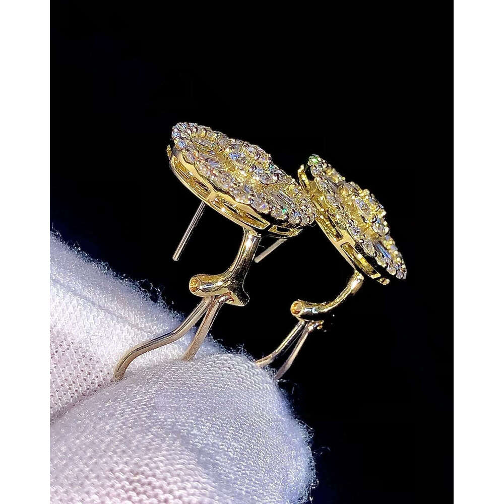 Elegant Sier Iced Jewelry Women's Dia Stud Earrings Yellow Gold Baguette Brilliant Cut Stones Moissanite Collection