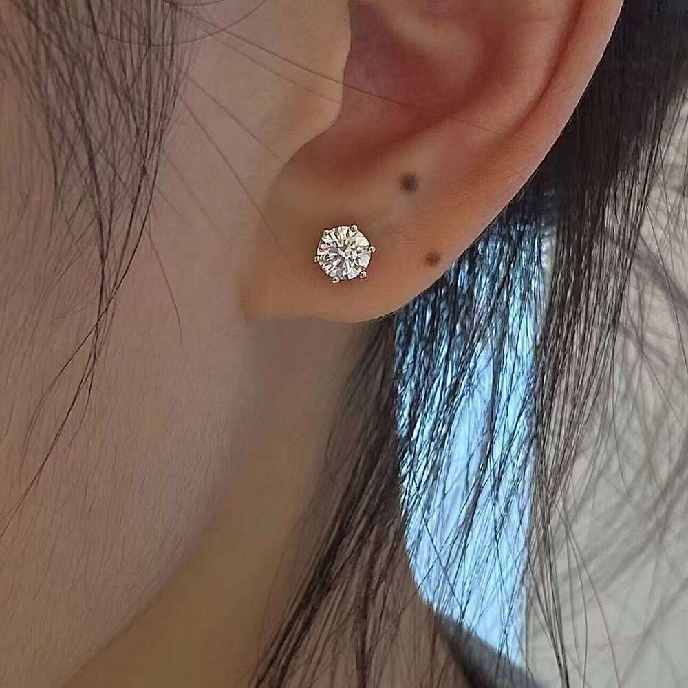 1 Karat Light S Sterling Sier Six-Claw Earrings Single-Item Essential Flash Moissanite