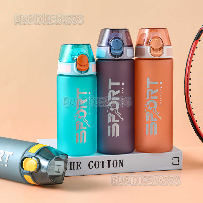 Portable Straw Cup with Flip Lid Fashionable Matte Space Cup Outdoor Hiking Sports Water Bottle Personalized Handy Plastic Cup H250911