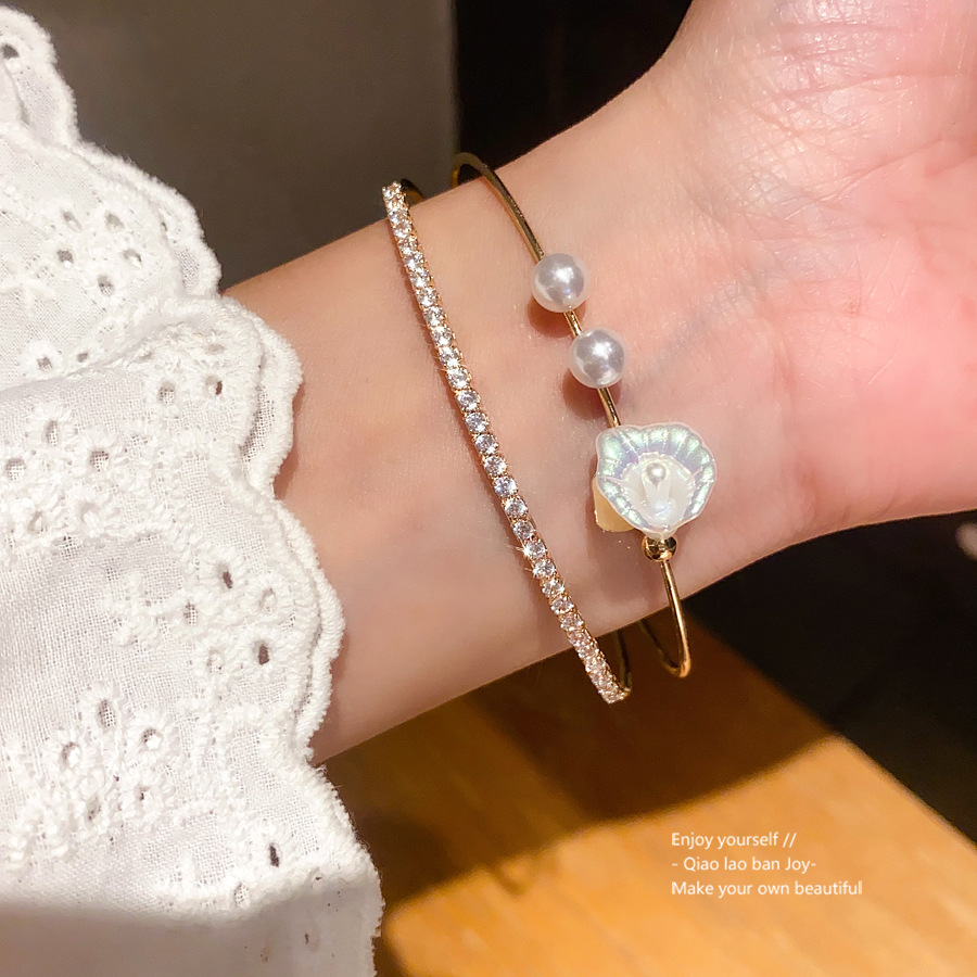 Gold - Toned Bangle With Calla Lily - Shaped Iridescent Flower, Pearls And Crystal Pave Design Delicate Daily & Elegant Jewelry Gift For Her High - Qu