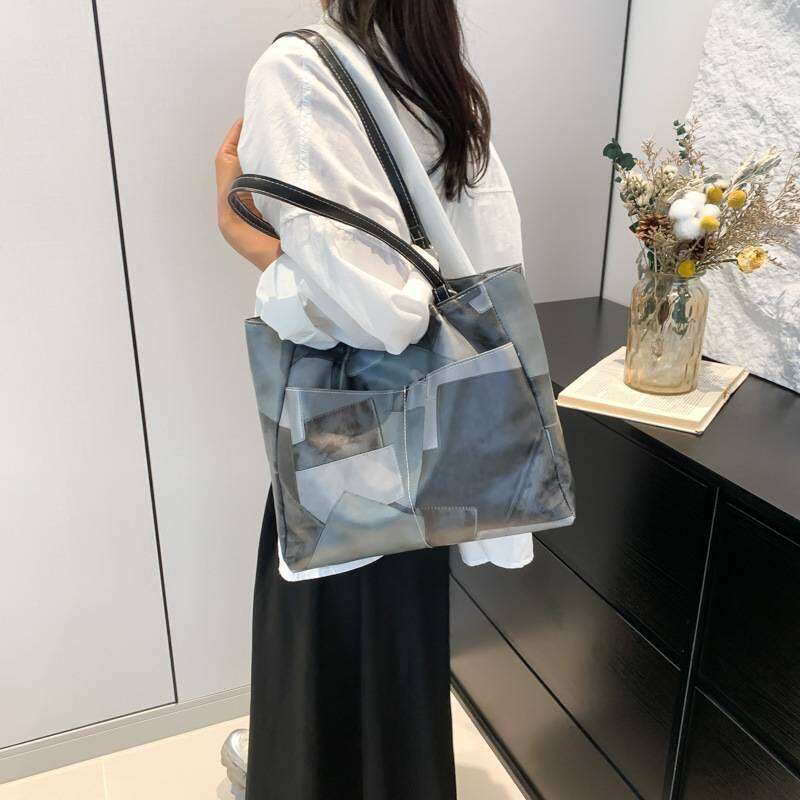 Three-Color Large-Capacity Bag, New Stylish Elegant Summer Tote, With A Simple Relaxed Design, Suitable For Commuting And Casual Use.