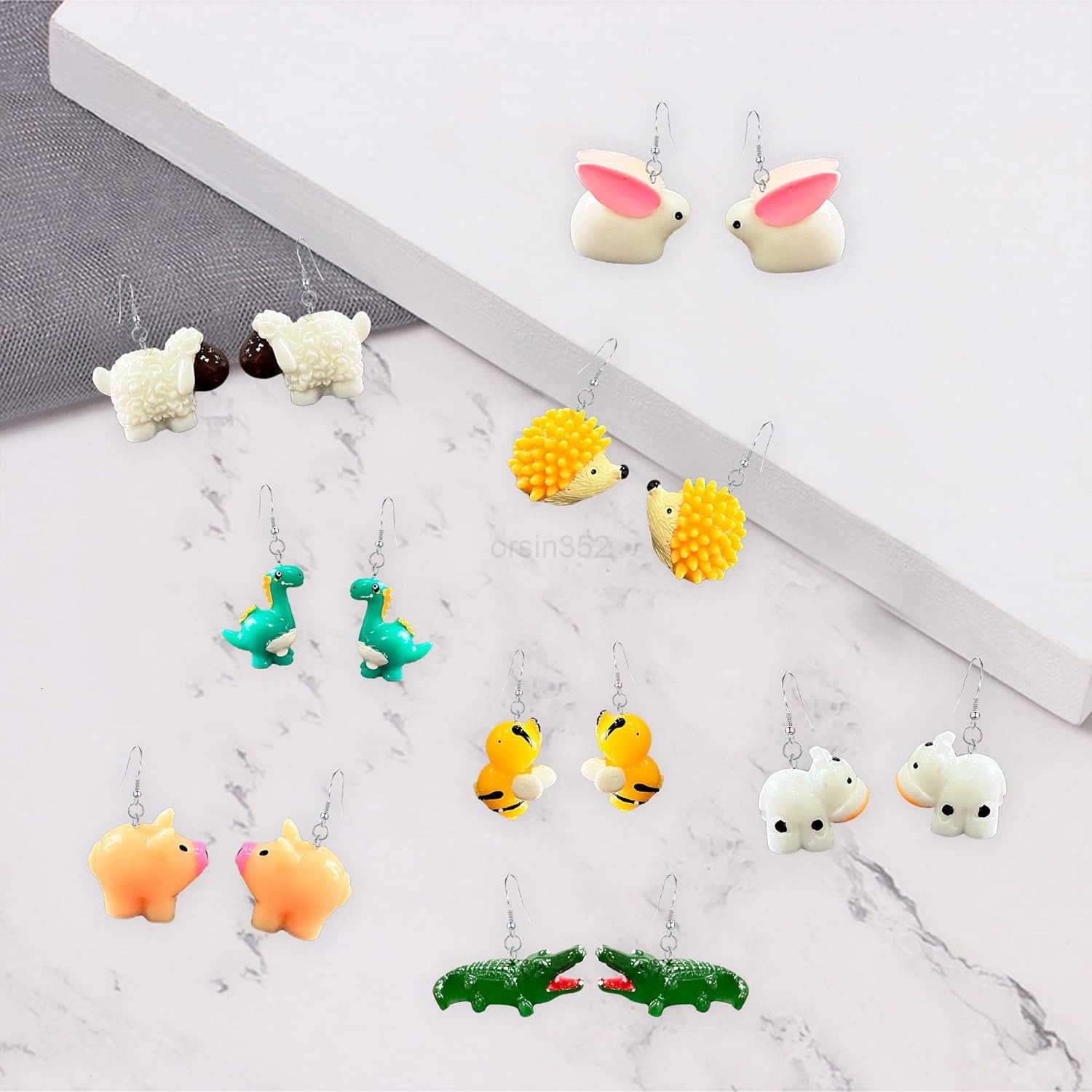 8 Pairs Creative Funny Cow Bee Drop Dangle Earrings Cute Sweet Cartoon Resin Animal Earrings for Women Fashion Jewelry for Women Gifts SetW250911