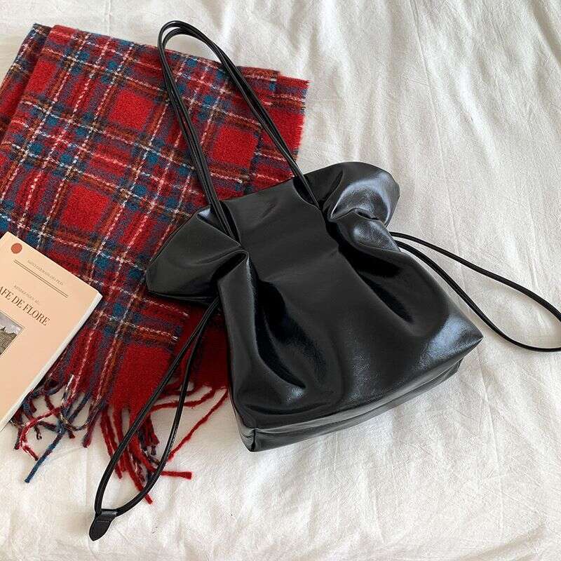 Niche Design Lucky For Women 2025 Spring New Trendy Fashion Texture Large Capacity Women's Shoulder Bag