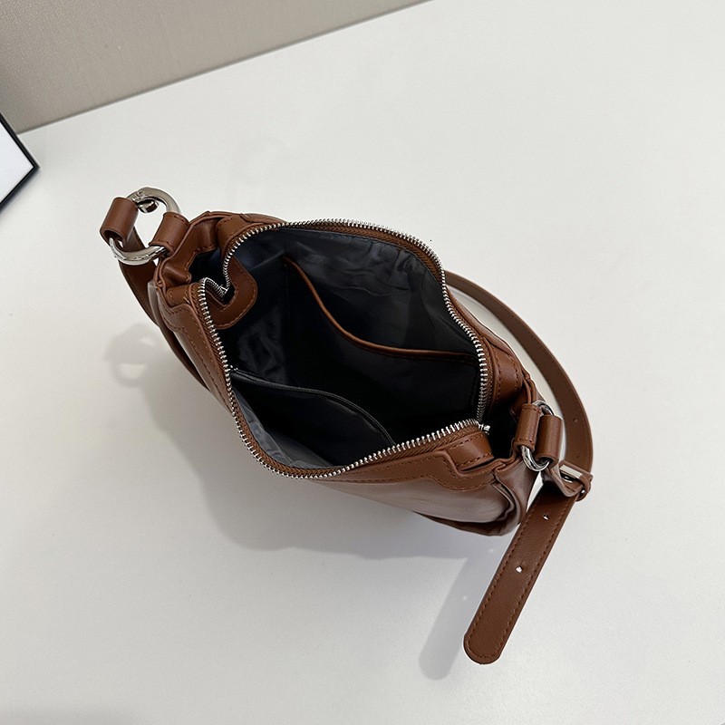 2025 new cross-border shoulder bag luxury bag hand woven crescent bag designer bag large capacity armpit bag niche Korean women's bag