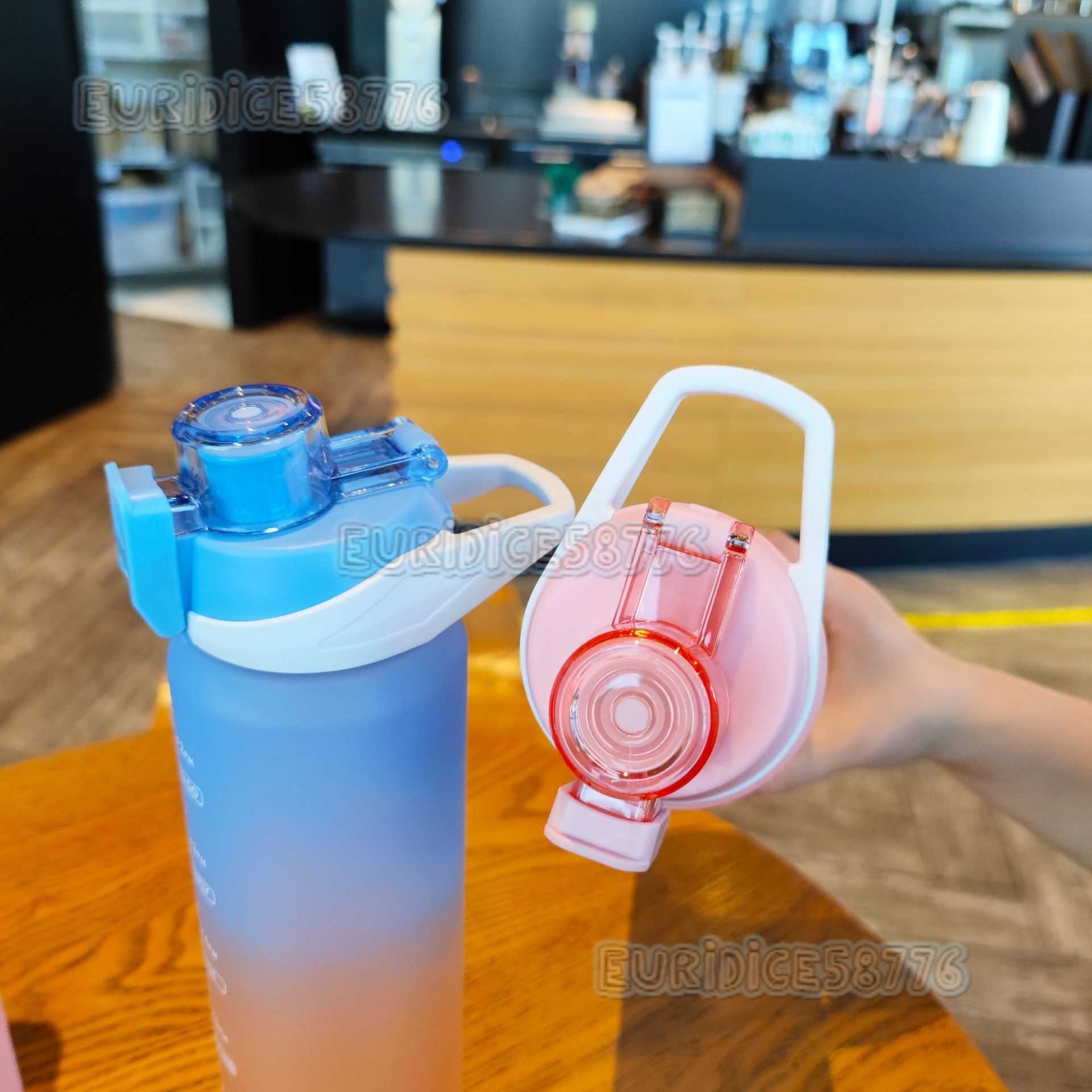 Summer Gradient Color Plastic Water Bottle Frosted Sports Water Bottle Portable Handle Popup Lid with Tea Infuser Handy Cup H250911