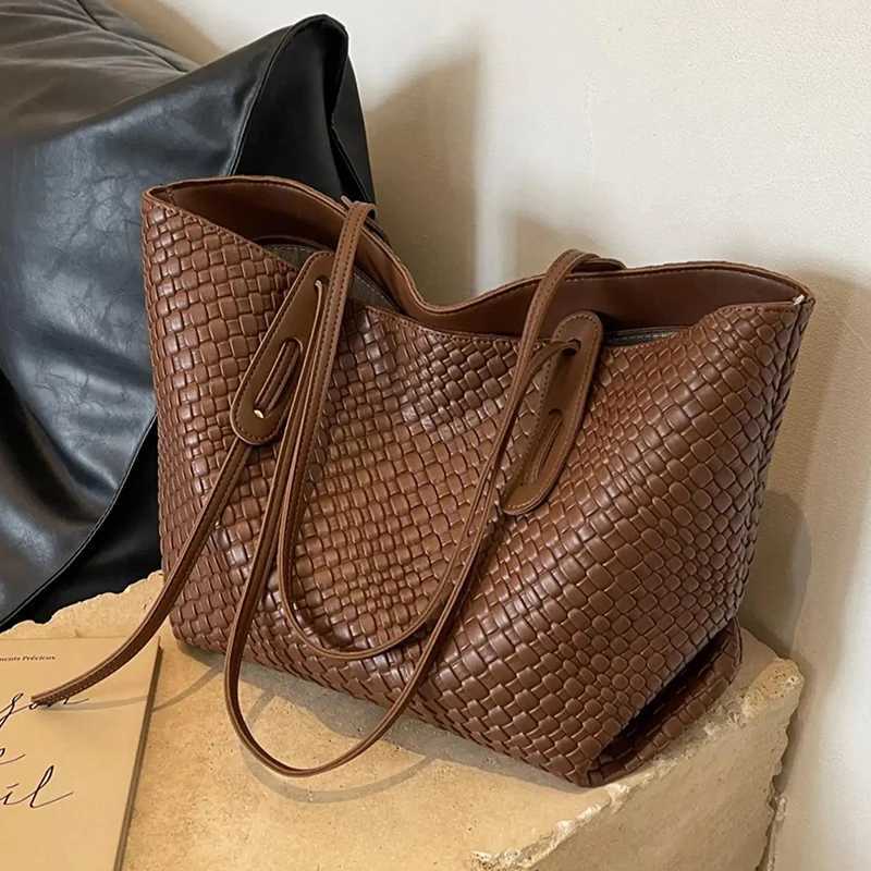 Ladies solid color multifunctional handbag minimalist ladies shoulder bag lightweight commuting handbag for daily office use Z250911