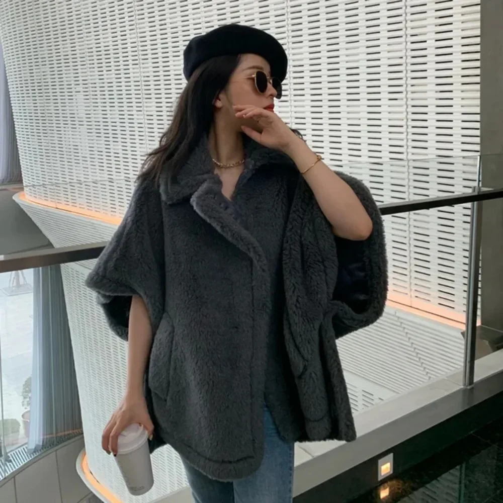 Fashion Sheep Wool Jacket Winter Real Fur Coat Women Teddy Lady Streetwear Cloak Thick Warm Overcoat 250911