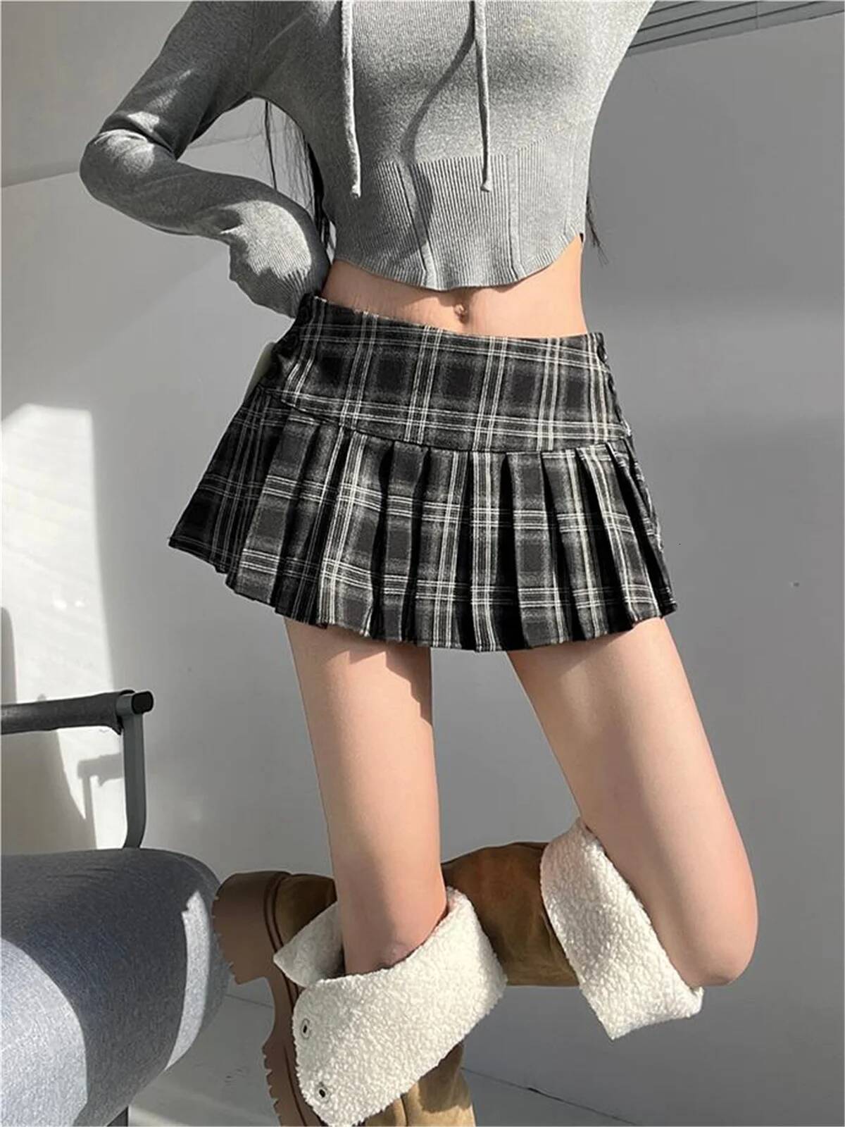 Mini For Woman Korean Fashion Plaid Women Y2k Clothes Cute Short Haruku Vintage Pleated Skirts Preppy dongdumaoyi