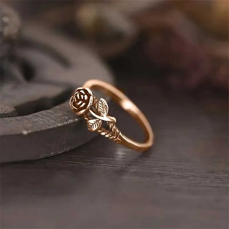 2025 New Retro Style Vintage Rose Blossoms Ring Three Dimensional Rose Classic Fine Circle Ring Charming Charm Finger Ring W250911