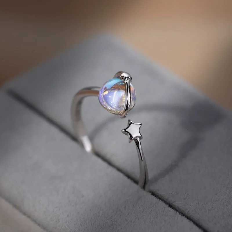 Romantic Couple Astronaut Planet Rings for Women Sliver Men Open Rings Set Luxury Personality Finger Ring Lovers Jewelry Gifts W250911