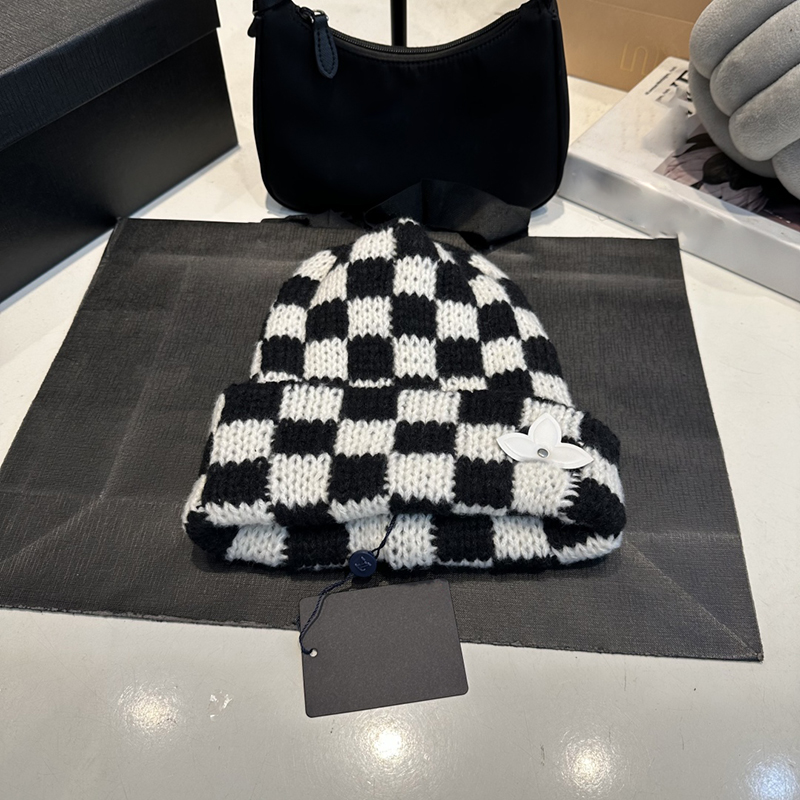 luxury designer beanie women and men grid New grid letters bonnet hat brim bonnet classic beautiful fashionable autumn and winter nice