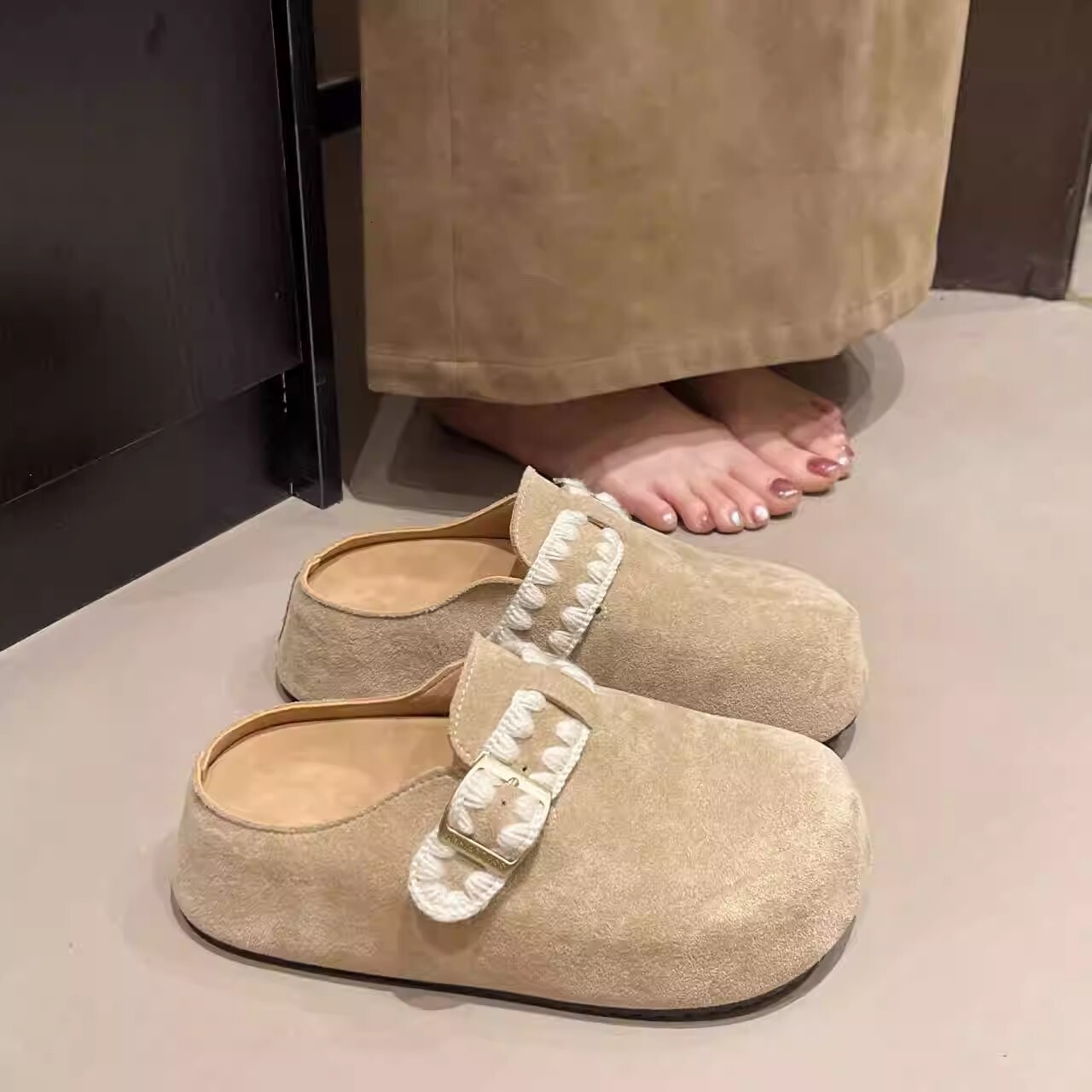 Autumn new designer shoes height increasing thick soled hidden shoes retro casual slippers closed toe half slippers toe caps, outer shoes