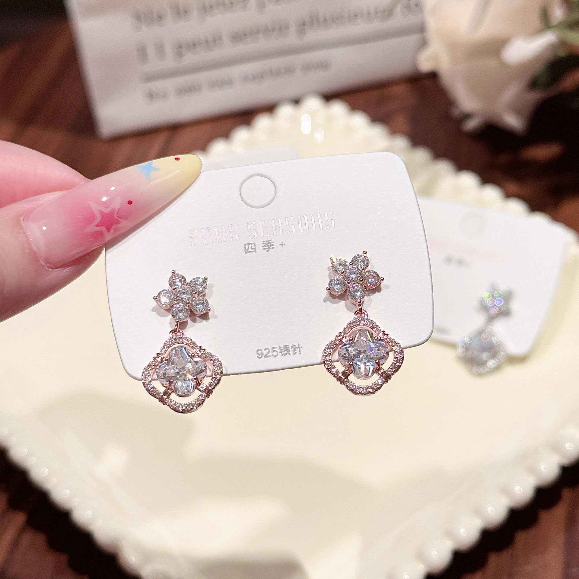 Super Shiny Jewelry Simple Elegant 5A Zircon High-end Feel Fashionable Versatile Light Earrings for Women