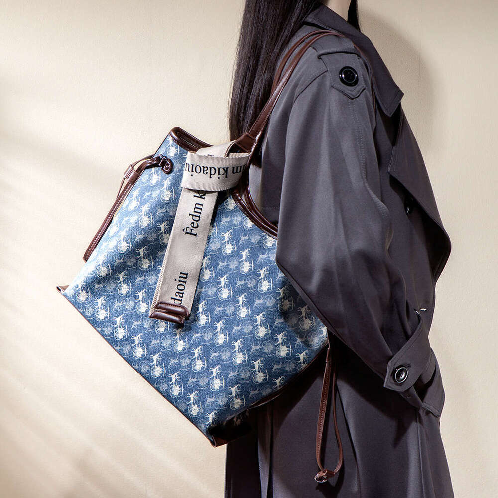 Women's Versatile Commuter Large Capacity Tote High-Quality Texture Designer Bags Shoulder Bag