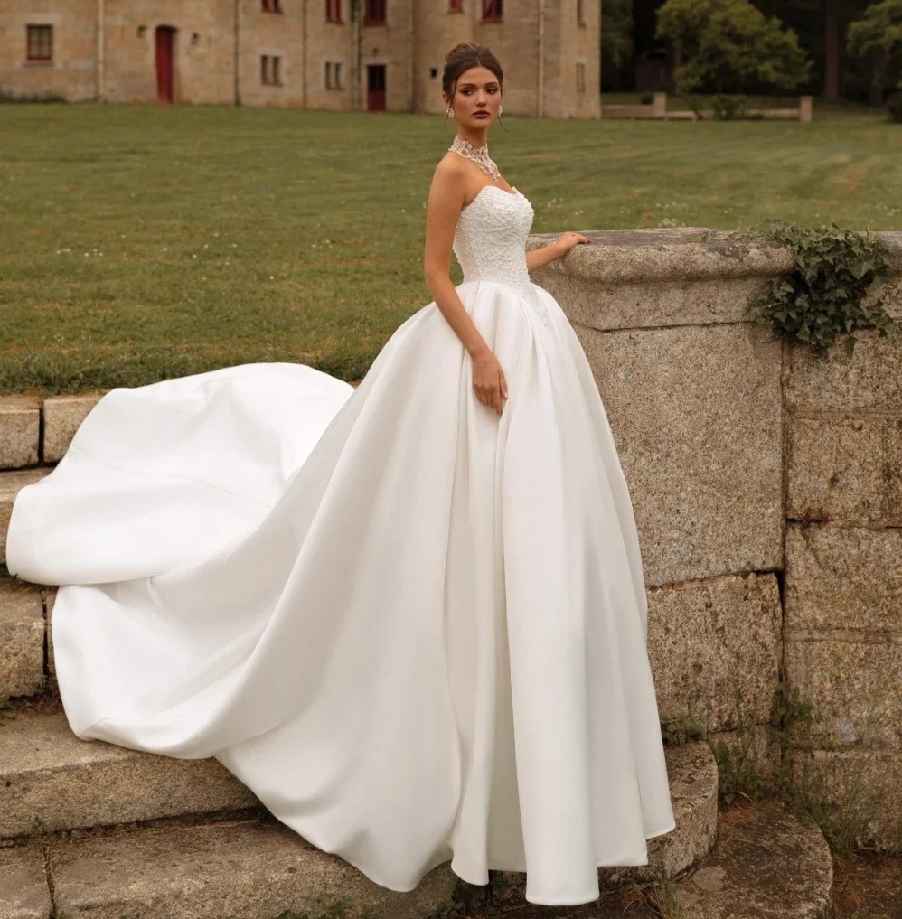 Elegant Pearls Strapless Wedding Dress 2026 Beading Princess A-line Church Court Train Bridal Bride Gown Vestido de Noiva