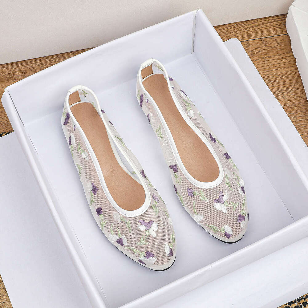 35-45 Plus Size Women's Designer Shoe Round Toe Shallow Mouth Non-Slip Flat Spring Summer Fashionable Grandma Shoes Breathable Outdoor Wear