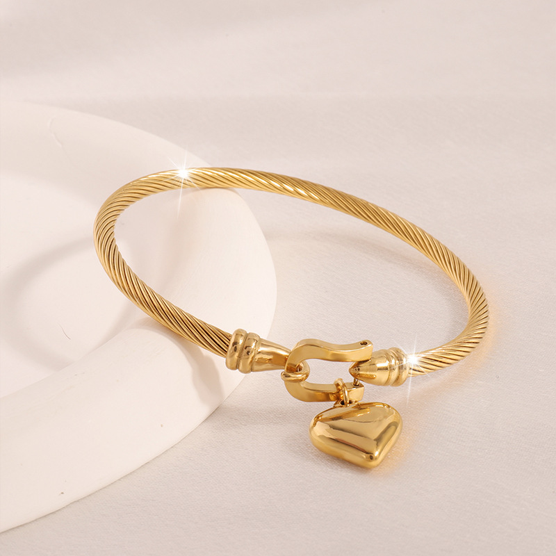 Designer Fashion Jewelry Twisted Bracelet Gold Plated Heart Charm Bangle Luxury Curb Chain Design Elastic Buckle Bangle Gift for Women Christmas Gift 