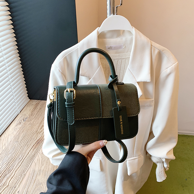2025 girls' fashionable shoulder bag with simple design, daily multifunctional small square shape, ladies' high-end elegant classic bag, lux