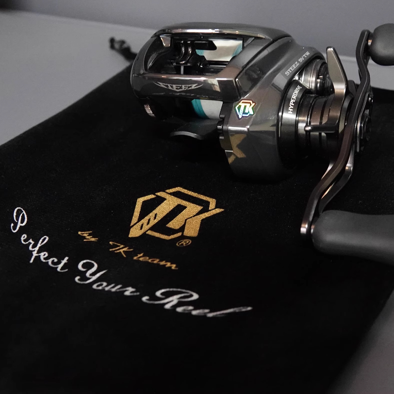 TK Fishing Reel Cover - Universal for Spinning/Casting/Baitcasting Reels, Soft Comfortable Fabric, Protects Reels & Doubles as Pad - NO06