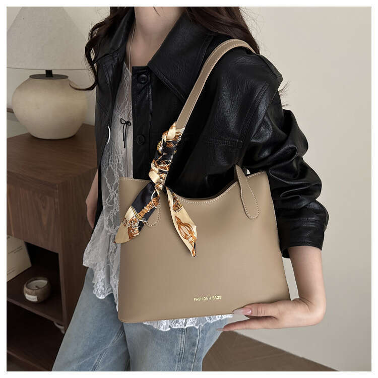 2025 Designer Bags Spring Large Capacity Personality Women's Simple Commuting Shoulder Scarf Tote Bag for Women
