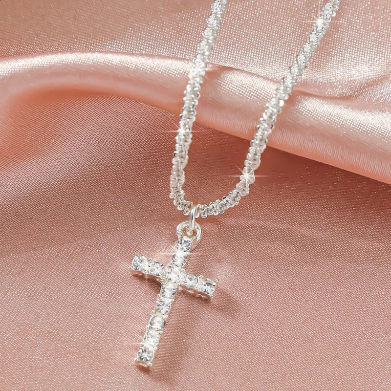 Sparkling 925 Sterling Silver Gypsophila Necklace Bracelet Set For Women Zircon Cross Pendant Three Piece Jewelry Set 250910