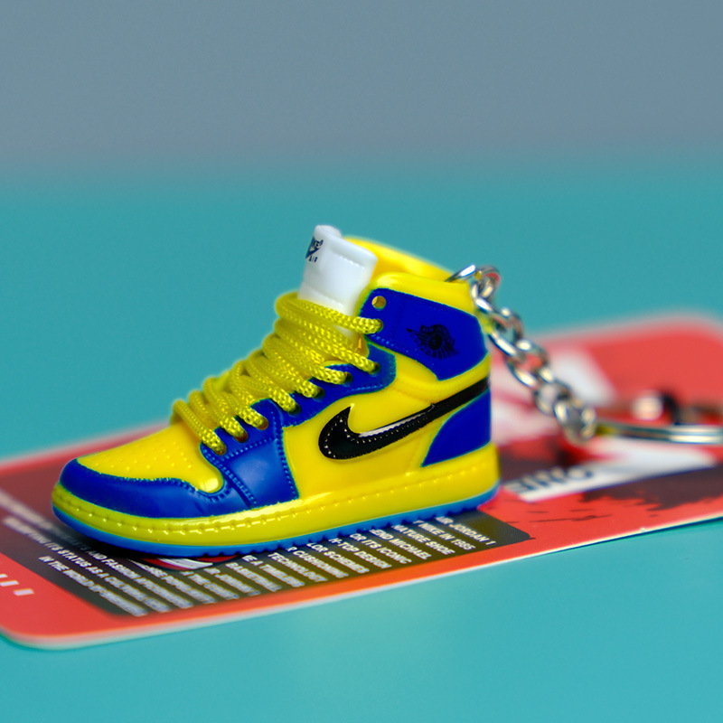 Sneaker Keychains Miniature Sneaker Shoe Charm Collectible Backpacks Car Keys Gift Sports Fan Accessories Decorative Keyring