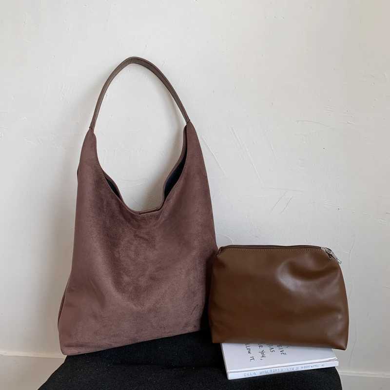 Womens Casual Commuting LargeCapacity Trendy Bag 2025 New Autumn and Winter Style Casual Shoulder Crossbody Bag Tote Bucke Z250911