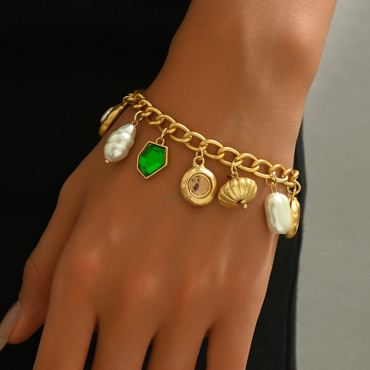 Luxury Brand Designer Jewelry European And American Style Hot-Selling Women's Bracelet Geometric Inlaid Diamond Design Heart Element Bracelet Ver