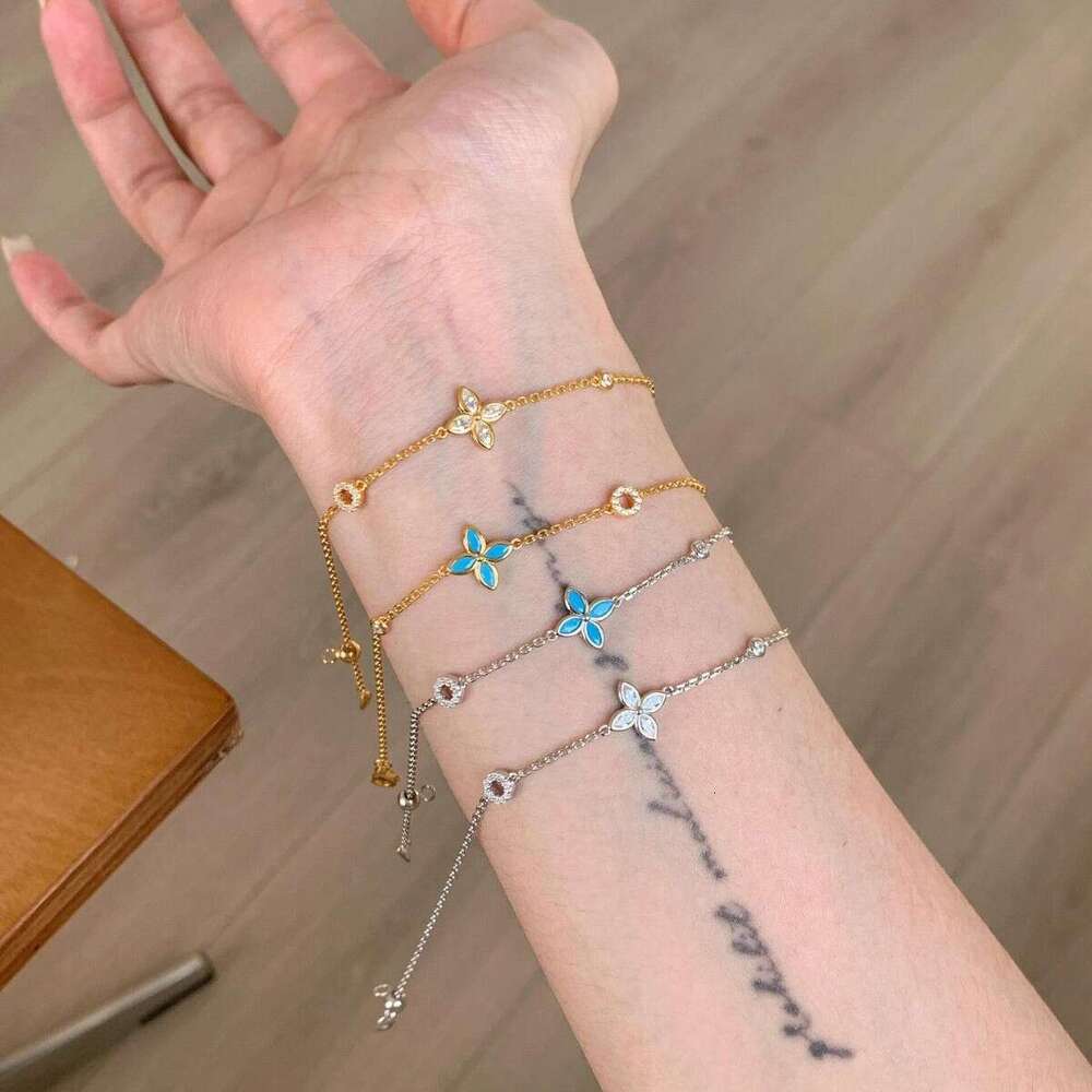 French Minimalist Sparkling Dia Four-Leaf Clover for Women Vintage Fresh Versatile Bracelet Niche Design Sense Hand Jewelry